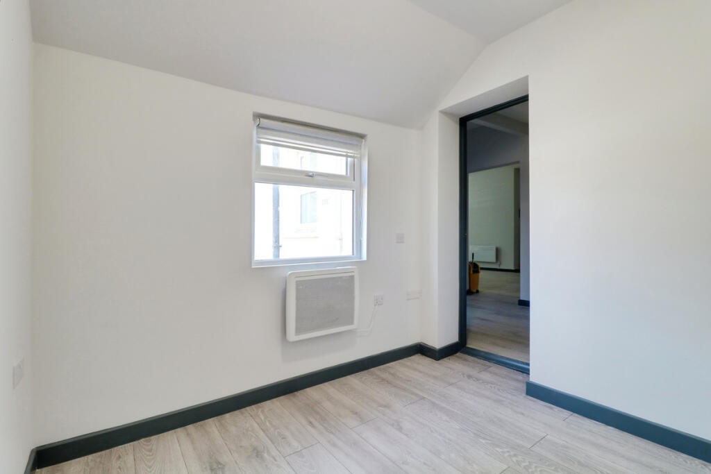 3 bed 1st Floor Flat for rent in Southend-on-Sea. From Gilbert & Rose - Leigh-on-sea