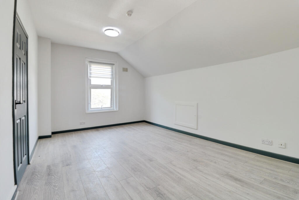 1 bed 1st Floor Flat for rent in Southend-on-Sea. From Gilbert & Rose - Leigh-on-sea