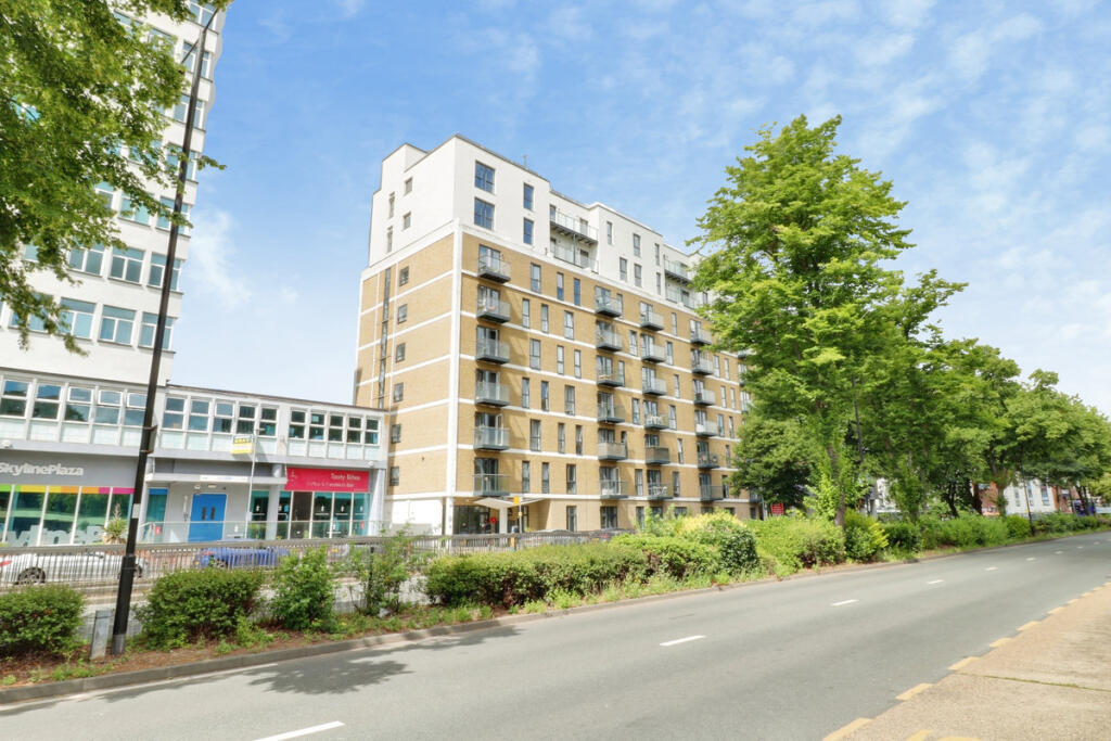 2 bed 1st Floor Flat for rent in Southend-on-Sea. From Gilbert & Rose - Leigh-on-sea