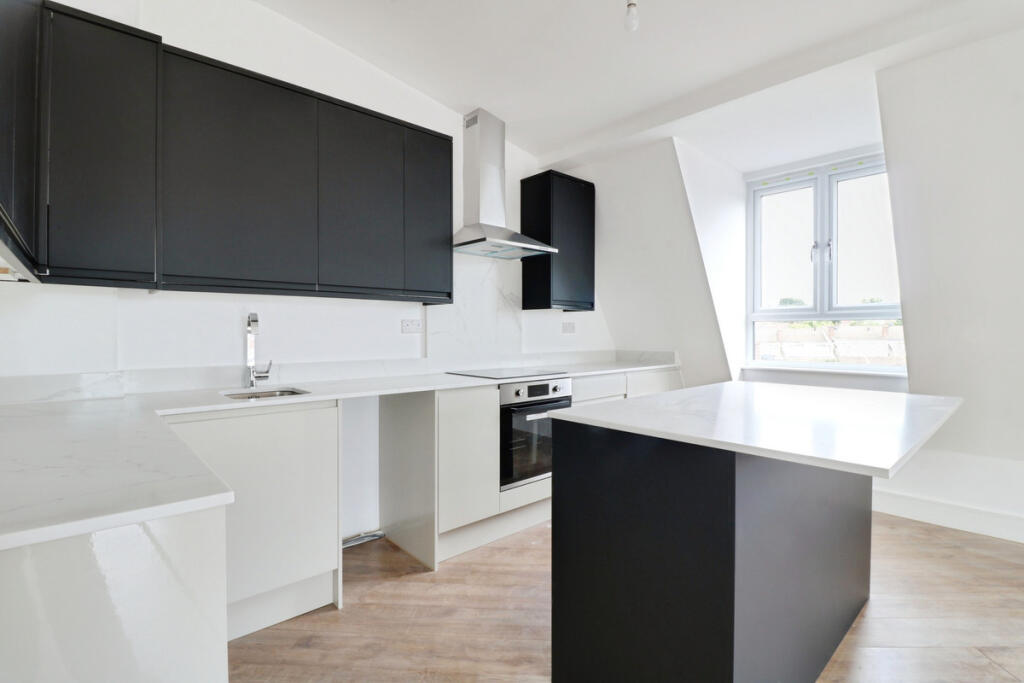 2 bed Apartment for rent in Hawkwell. From Gilbert & Rose - Leigh-on-sea 2 bed Apartment for rent in Hawkwell. From Gilbert & Rose - Leigh-on-sea
