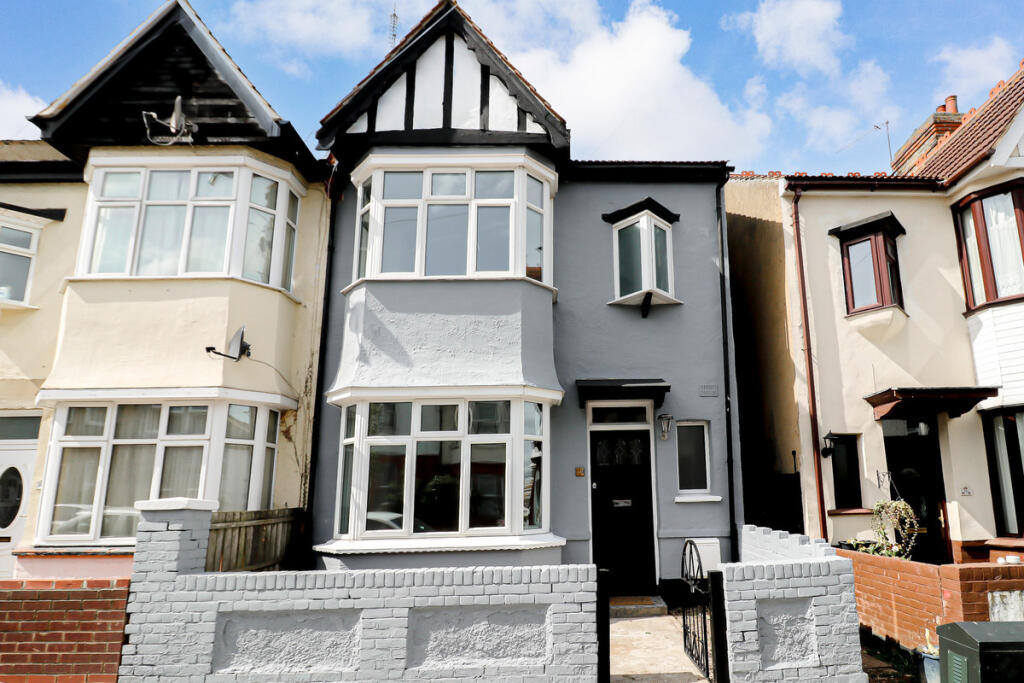 3 bed Semi Detached for rent in Southend-on-Sea. From Gilbert & Rose - Leigh-on-sea