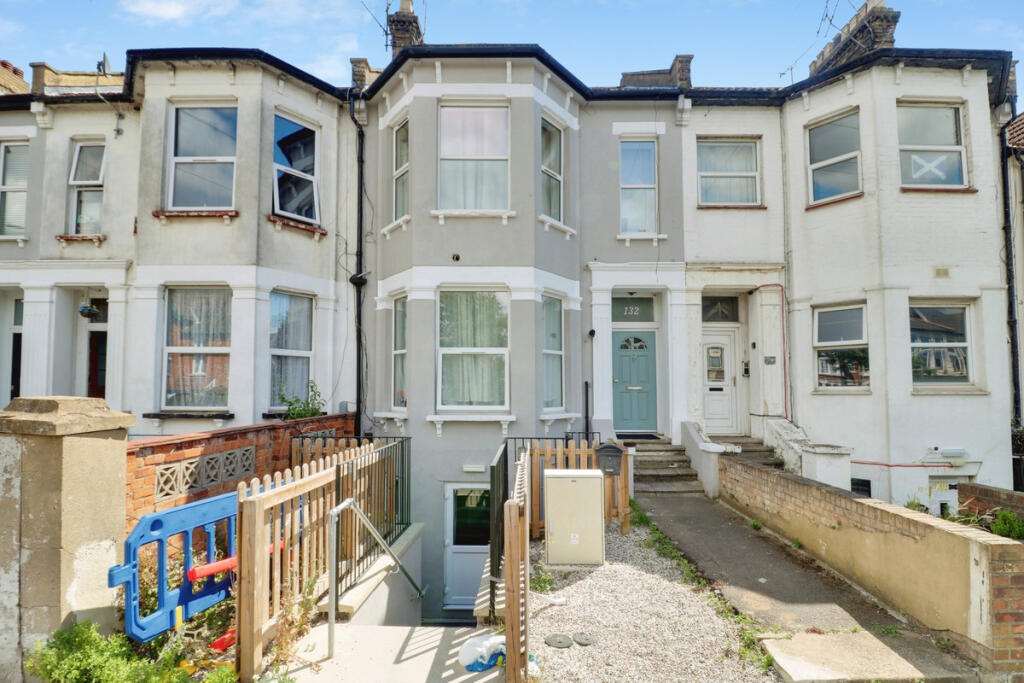 2 bed 1st Floor Flat for rent in Southend-on-Sea. From Gilbert & Rose - Leigh-on-sea 2 bed 1st Floor Flat for rent in Southend-on-Sea. From Gilbert & Rose - Leigh-on-sea