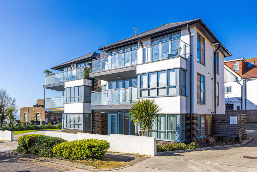 1 bed 1st Floor Flat for rent in Southend-on-Sea. From Gilbert & Rose - Leigh-on-sea
