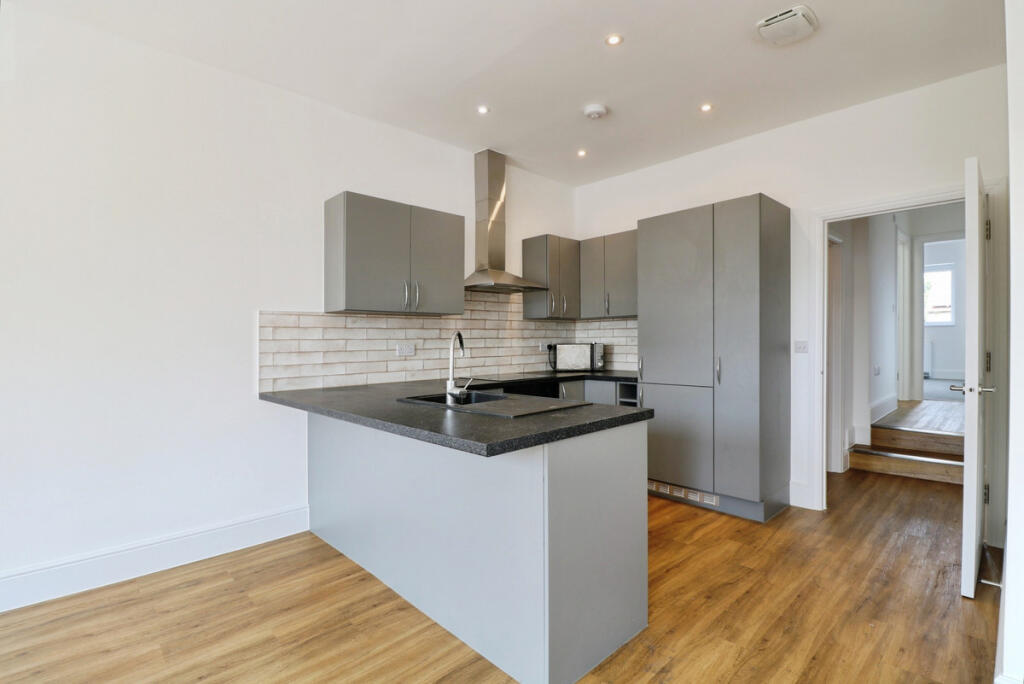2 bed Apartment for rent in Southend-on-Sea. From Gilbert & Rose - Leigh-on-sea 2 bed Apartment for rent in Southend-on-Sea. From Gilbert & Rose - Leigh-on-sea