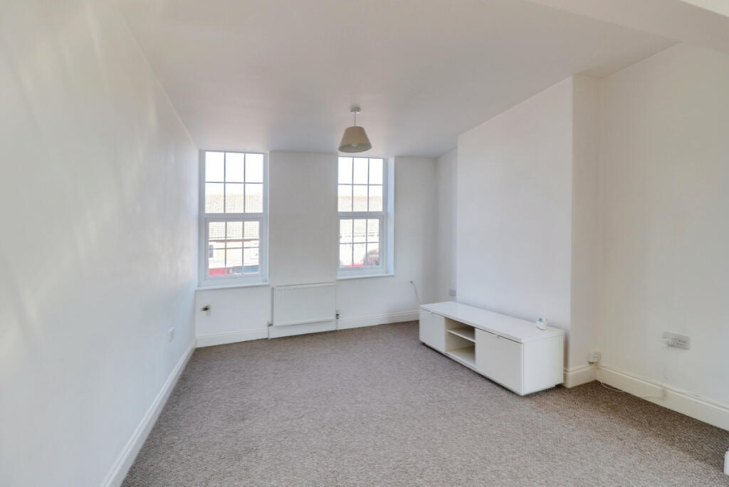 1 bed 1st Floor Flat for rent in Southend-on-Sea. From Gilbert & Rose - Leigh-on-sea