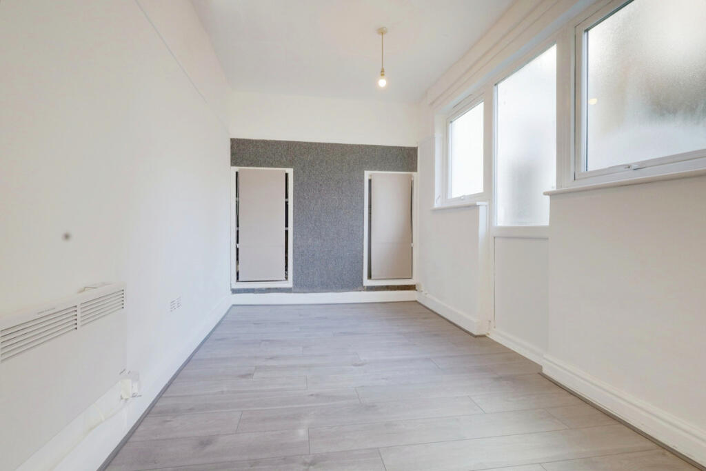 1 bed 1st Floor Flat for rent in Southend-on-Sea. From Gilbert & Rose - Leigh-on-sea 1 bed 1st Floor Flat for rent in Southend-on-Sea. From Gilbert & Rose - Leigh-on-sea