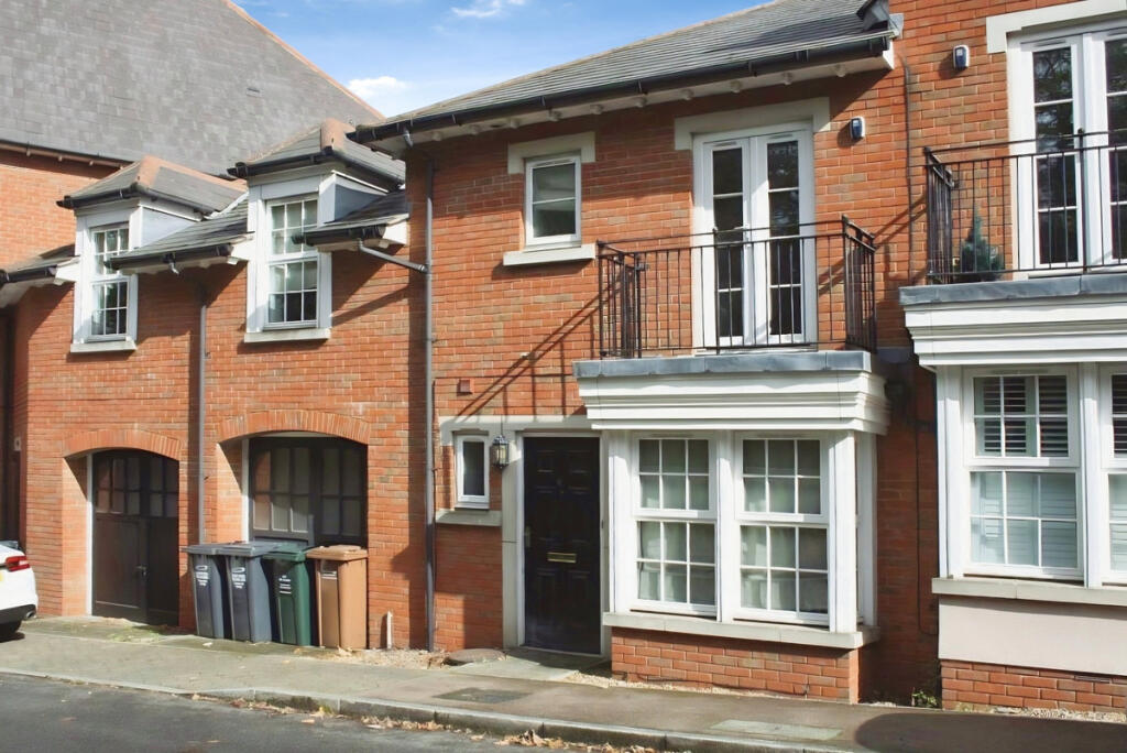 3 bed Mid Terraced House for rent in Swanscombe. From Gilbert & Rose - Leigh-on-sea