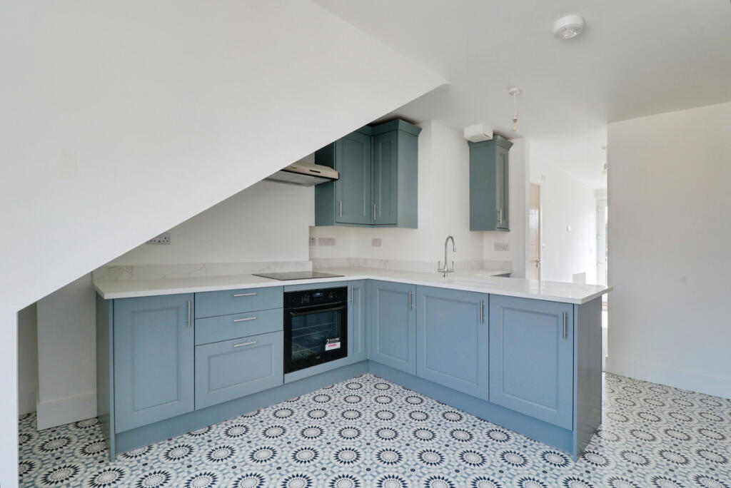 1 bed 1st Floor Flat for rent in Southend-on-Sea. From Gilbert & Rose - Leigh-on-sea