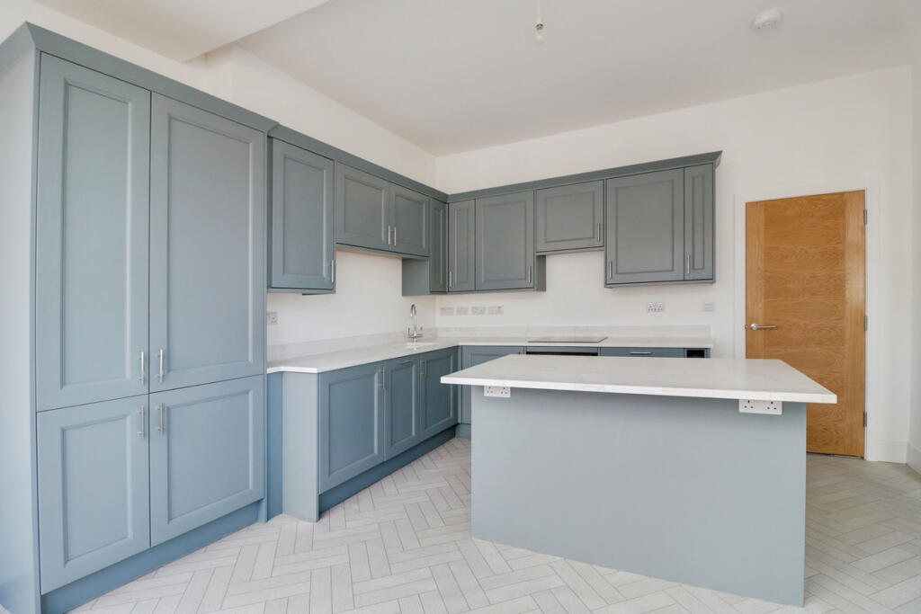 2 bed 1st Floor Flat for rent in Southend-on-Sea. From Gilbert & Rose - Leigh-on-sea