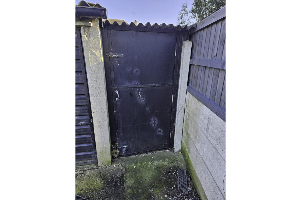 4 bed Garages for rent in Southend-on-Sea. From Gilbert & Rose - Leigh-on-sea 4 bed Garages for rent in Southend-on-Sea. From Gilbert & Rose - Leigh-on-sea