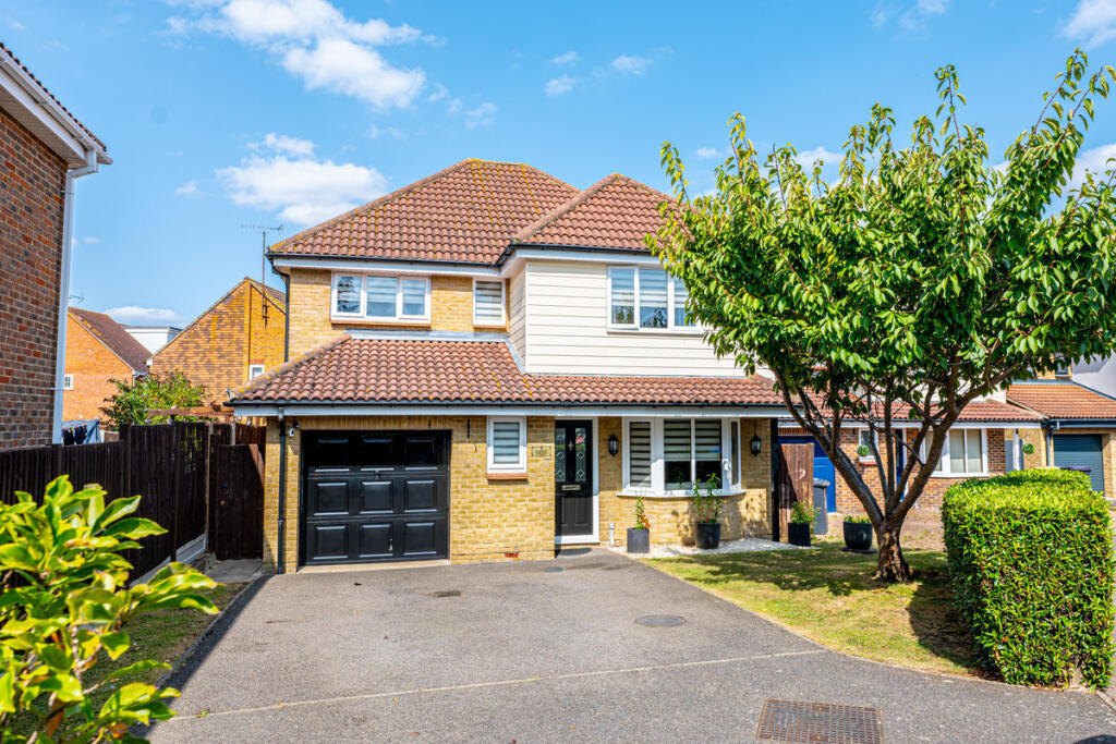 4 bed Semi Detached for rent in Rayleigh. From Gilbert & Rose - Leigh-on-sea