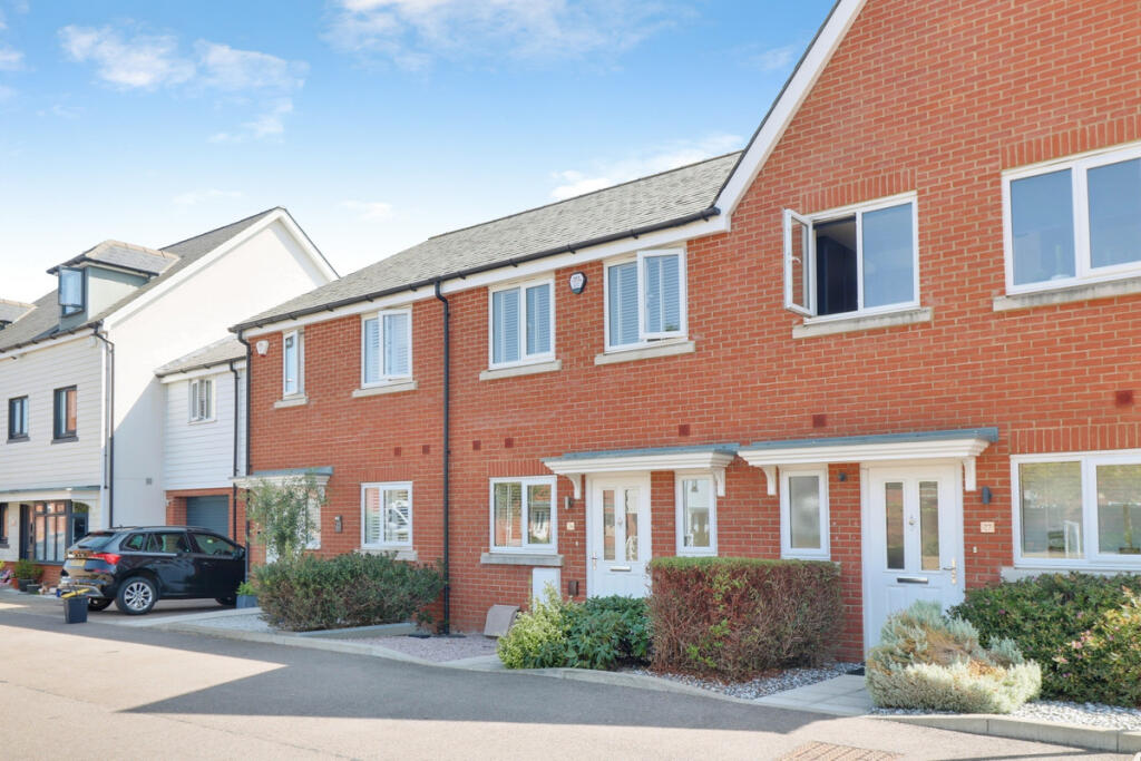 2 bed Mid Terraced House for rent in Hawkwell. From Gilbert & Rose - Leigh-on-sea