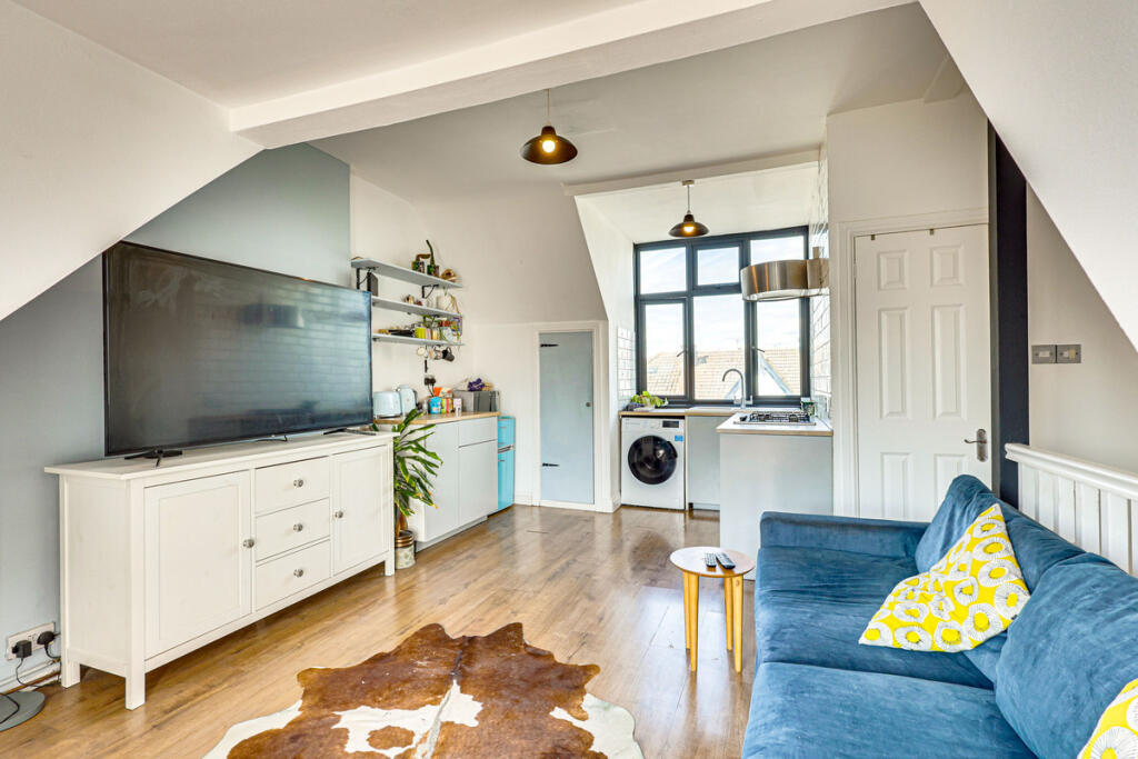 1 bed Apartment for rent in Southend-on-Sea. From Gilbert & Rose - Leigh-on-sea