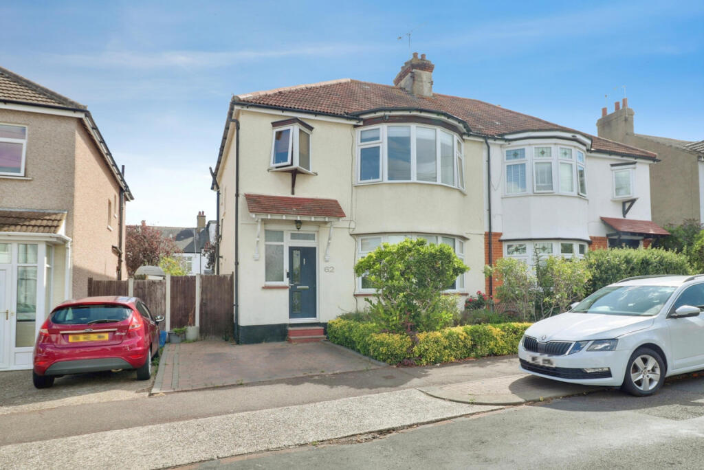 3 bed Semi Detached for rent in Southend-on-Sea. From Gilbert & Rose - Leigh-on-sea 3 bed Semi Detached for rent in Southend-on-Sea. From Gilbert & Rose - Leigh-on-sea