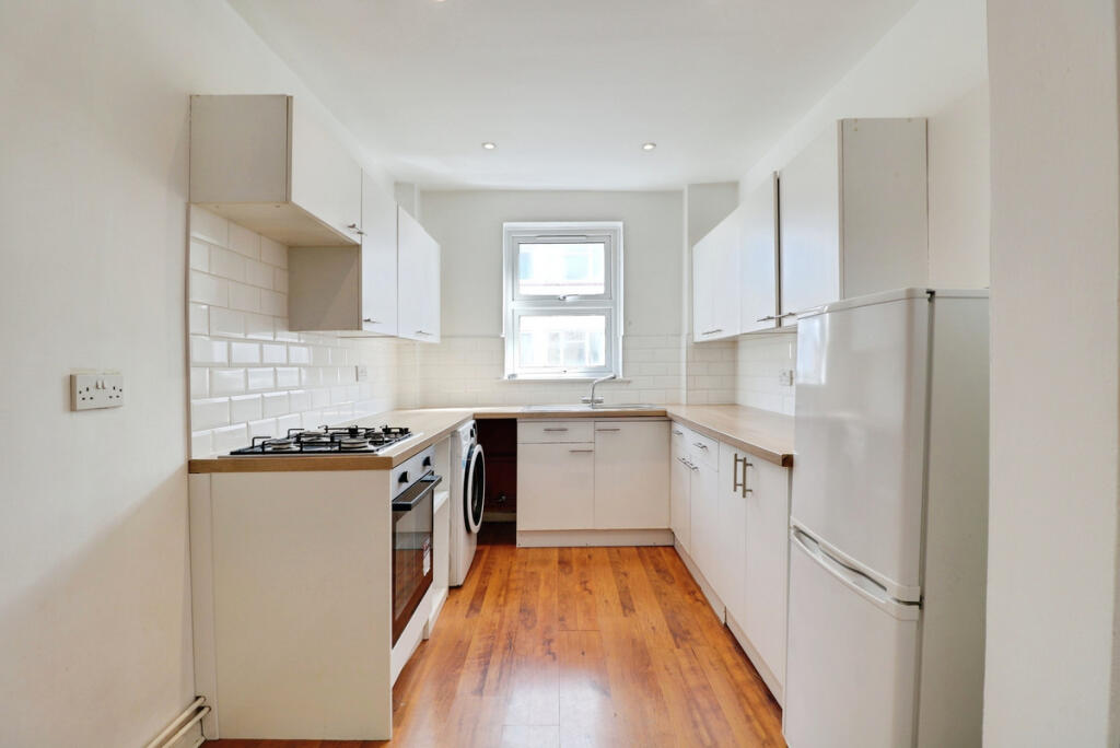 2 bed 1st Floor Flat for rent in Southend-on-Sea. From Gilbert & Rose - Leigh-on-sea 2 bed 1st Floor Flat for rent in Southend-on-Sea. From Gilbert & Rose - Leigh-on-sea
