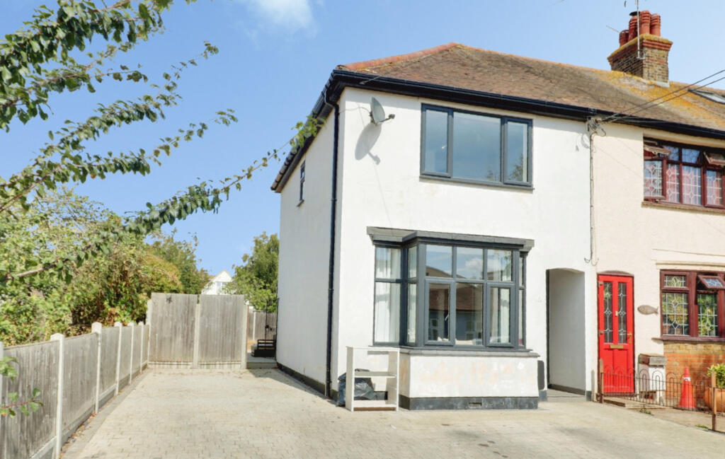 3 bed End of Terrace for rent in Hadleigh. From Gilbert & Rose - Leigh-on-sea 3 bed End of Terrace for rent in Hadleigh. From Gilbert & Rose - Leigh-on-sea