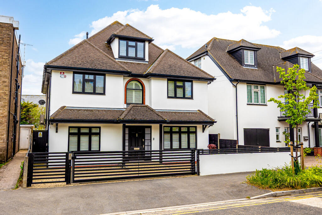 5 bed Detached for rent in Southend-on-Sea. From Gilbert & Rose - Leigh-on-sea 5 bed Detached for rent in Southend-on-Sea. From Gilbert & Rose - Leigh-on-sea