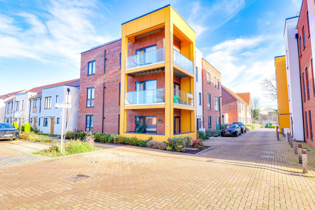 2 bed 1st Floor Flat for rent in Southend-on-Sea. From Gilbert & Rose - Leigh-on-sea