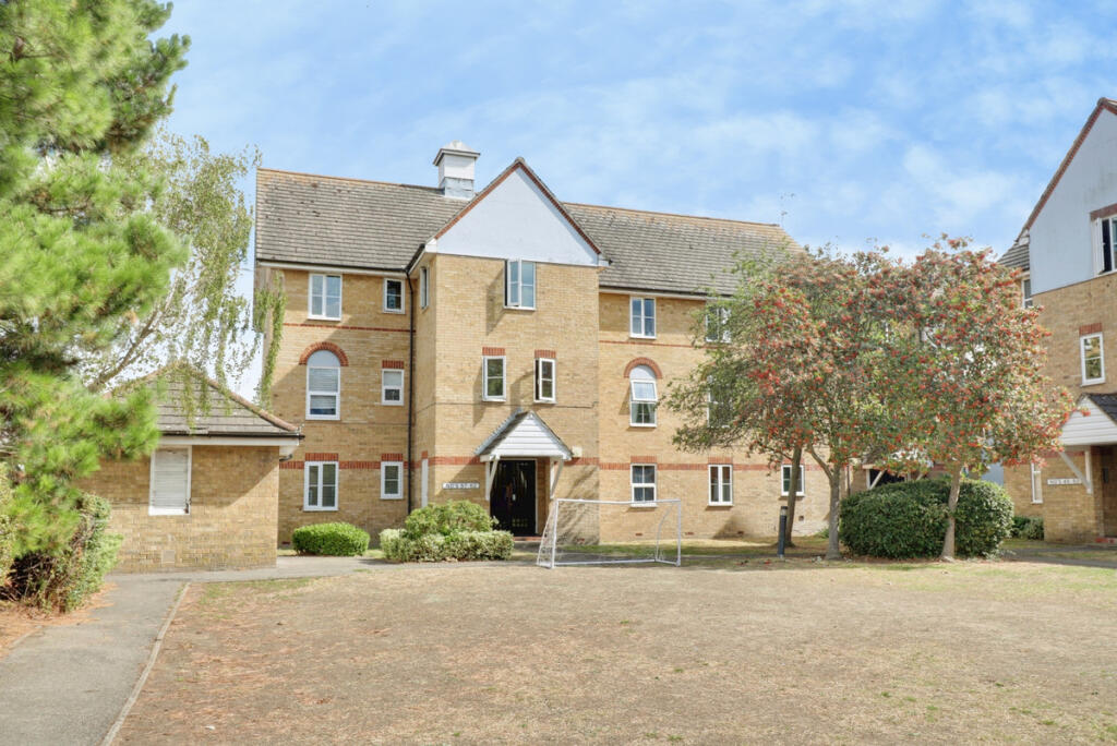 2 bed 1st Floor Flat for rent in Tarpots. From Gilbert & Rose - Leigh-on-sea 2 bed 1st Floor Flat for rent in Tarpots. From Gilbert & Rose - Leigh-on-sea