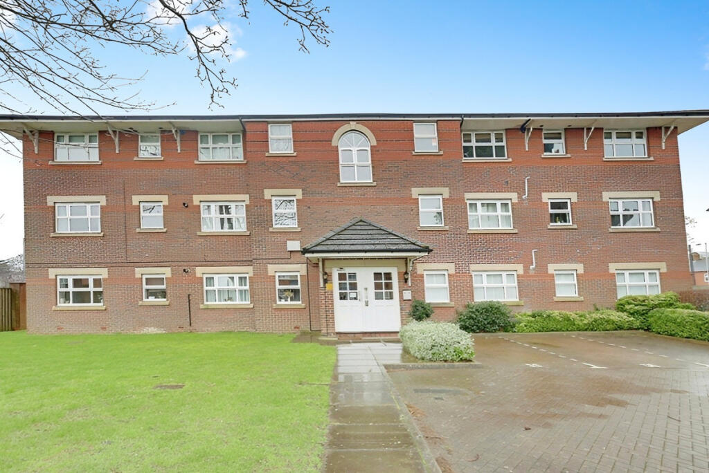 2 bed Apartment for rent in Billericay. From Gilbert & Rose - Leigh-on-sea