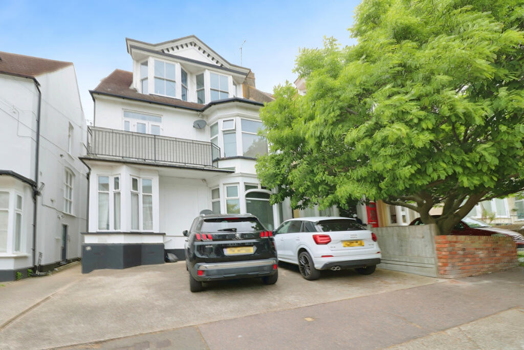 2 bed 1st Floor Flat for rent in Southend-on-Sea. From Gilbert & Rose - Leigh-on-sea 2 bed 1st Floor Flat for rent in Southend-on-Sea. From Gilbert & Rose - Leigh-on-sea