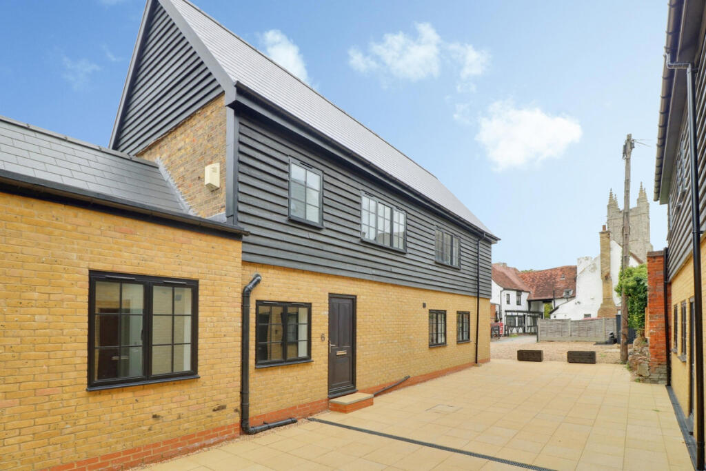3 bed 1st Floor Flat for rent in Southend-on-Sea. From Gilbert & Rose - Leigh-on-sea 3 bed 1st Floor Flat for rent in Southend-on-Sea. From Gilbert & Rose - Leigh-on-sea