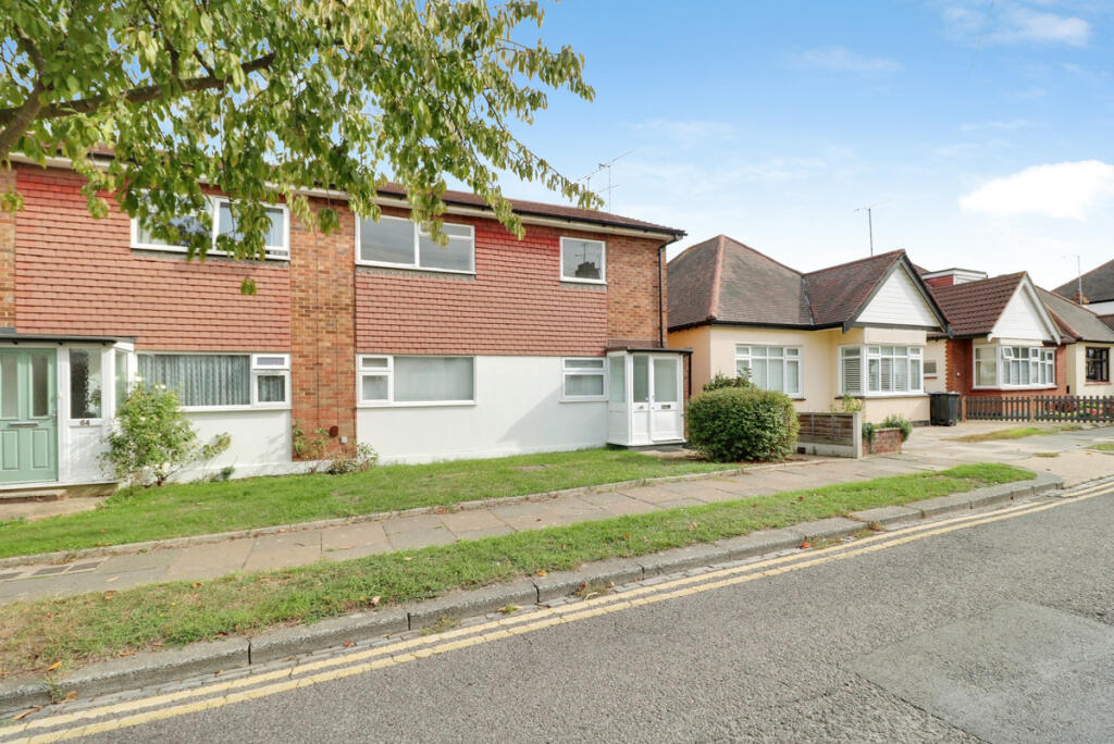 2 bed 1st Floor Flat for rent in Southend-on-Sea. From Gilbert & Rose - Leigh-on-sea 2 bed 1st Floor Flat for rent in Southend-on-Sea. From Gilbert & Rose - Leigh-on-sea