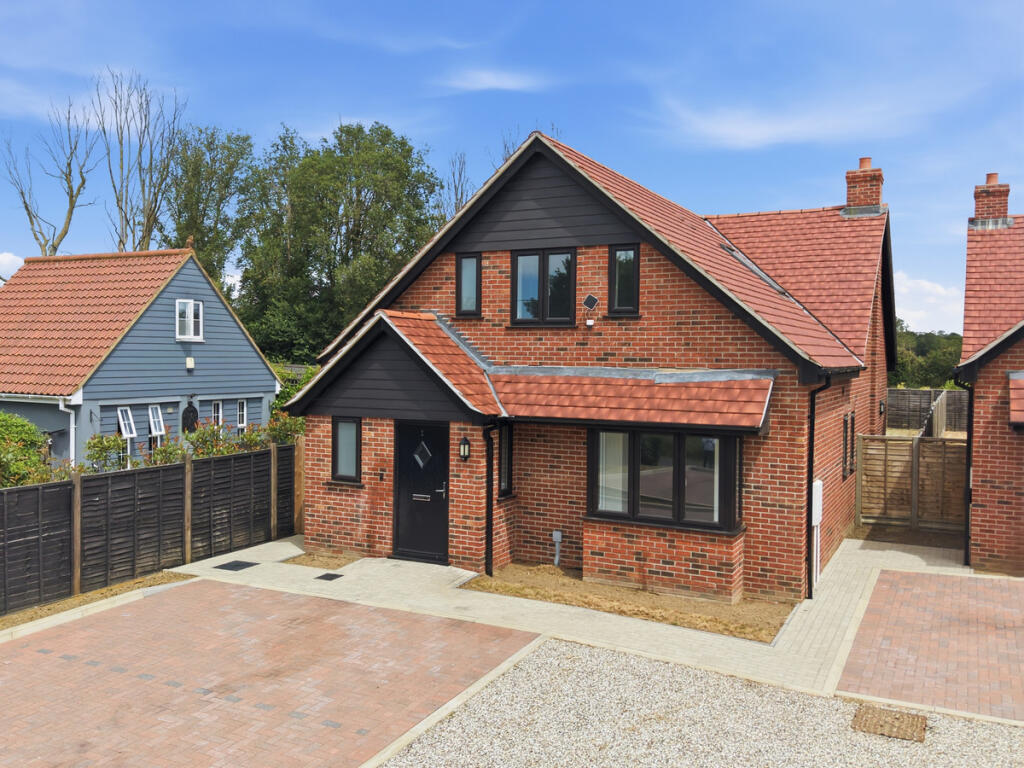 4 bed Detached for rent in Great Leighs. From Gilbert & Rose - Leigh-on-sea 4 bed Detached for rent in Great Leighs. From Gilbert & Rose - Leigh-on-sea