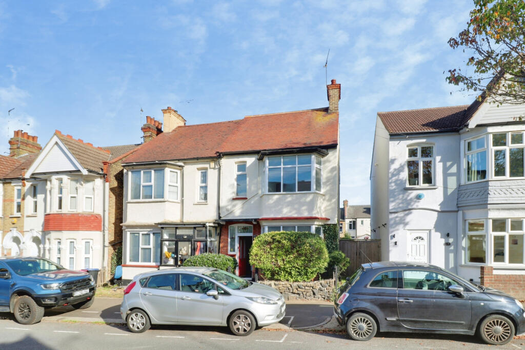 3 bed Semi Detached for rent in Southend-on-Sea. From Gilbert & Rose - Leigh-on-sea