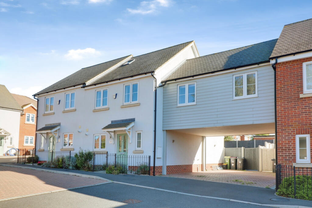 4 bed Mid Terraced House for rent in Rochford. From Gilbert & Rose - Leigh-on-sea 4 bed Mid Terraced House for rent in Rochford. From Gilbert & Rose - Leigh-on-sea