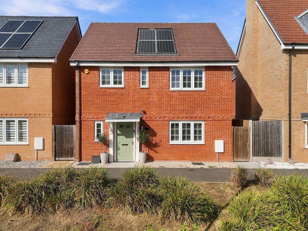 3 bed Detached for rent in Rochford. From Gilbert & Rose - Leigh-on-sea 3 bed Detached for rent in Rochford. From Gilbert & Rose - Leigh-on-sea