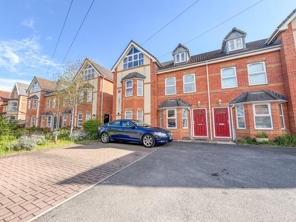 3 bed Mid Terraced House for rent in Burnham-on-Sea. From West Coast Properties - Burnham On Sea