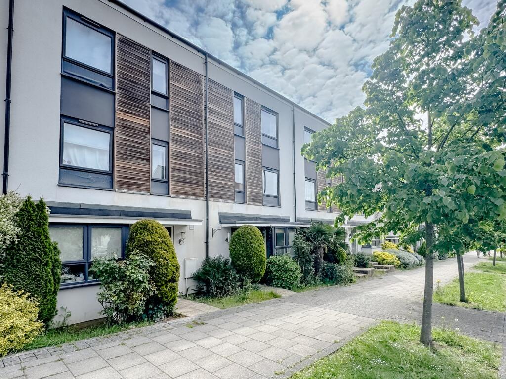 4 bed Mid Terraced House for rent in Filton. From West Coast Properties - Patchway