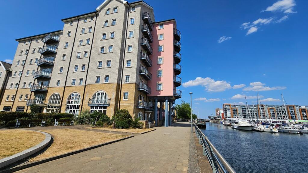 2 bed Penthouse for rent in Portishead. From West Coast Properties - Portishead