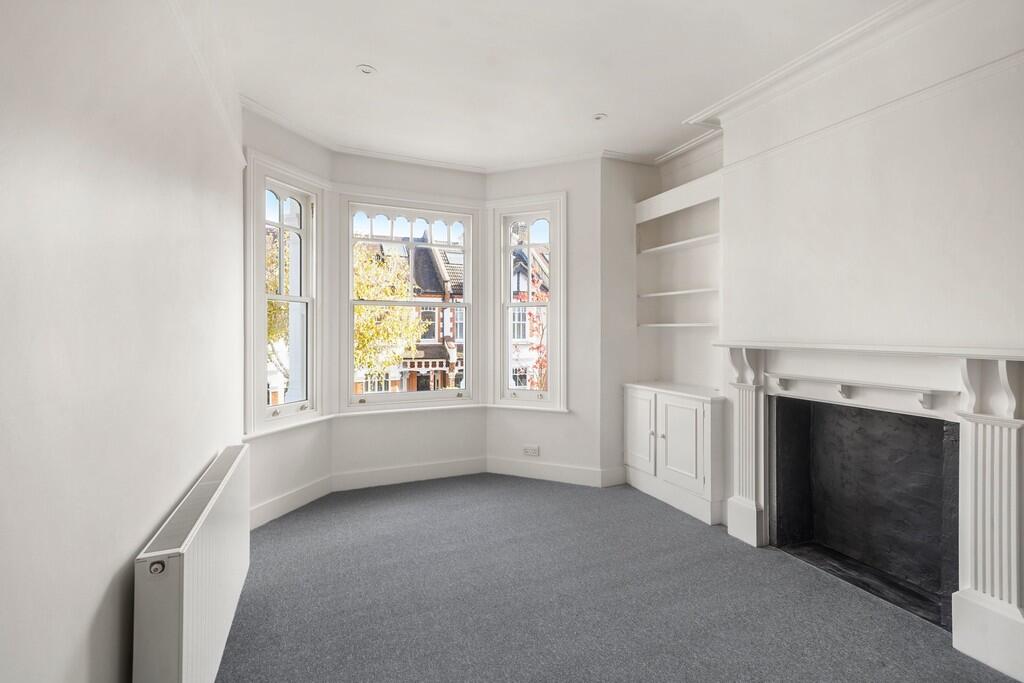 2 bed 1st Floor Flat for rent in Battersea. From Westways - London