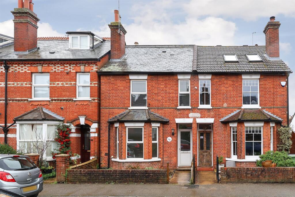 3 bed Semi Detached for rent in Dorking. From White & Sons - Dorking