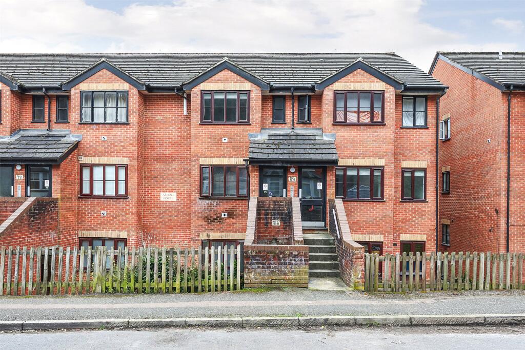 2 bed 1st Floor Flat for rent in Redhill. From White & Sons - Dorking