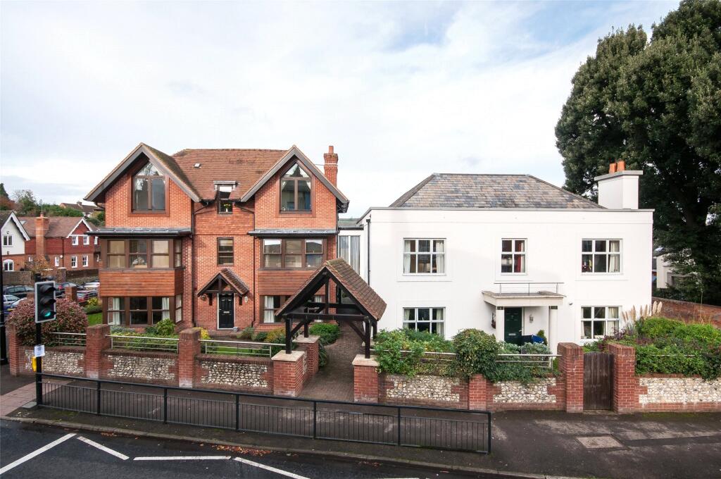 1 bed 1st Floor Flat for rent in Dorking. From White & Sons - Dorking