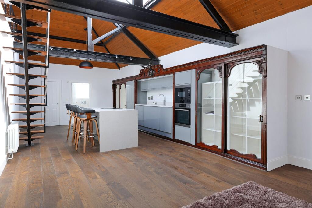 2 bed Apartment for rent in Reigate. From White & Sons - Dorking