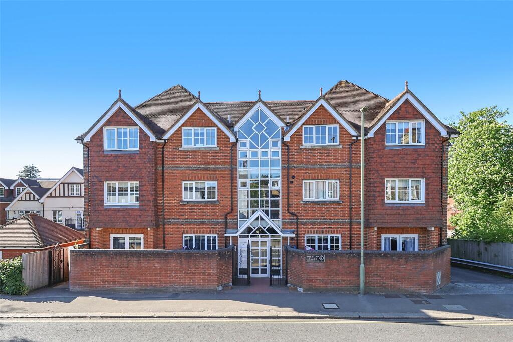 2 bed 1st Floor Flat for rent in Reigate. From White & Sons - Dorking
