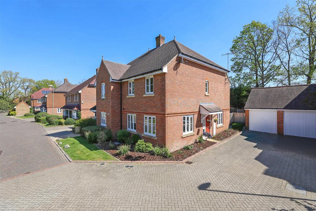 3 bed Semi Detached for rent in Horley. From White & Sons - Dorking