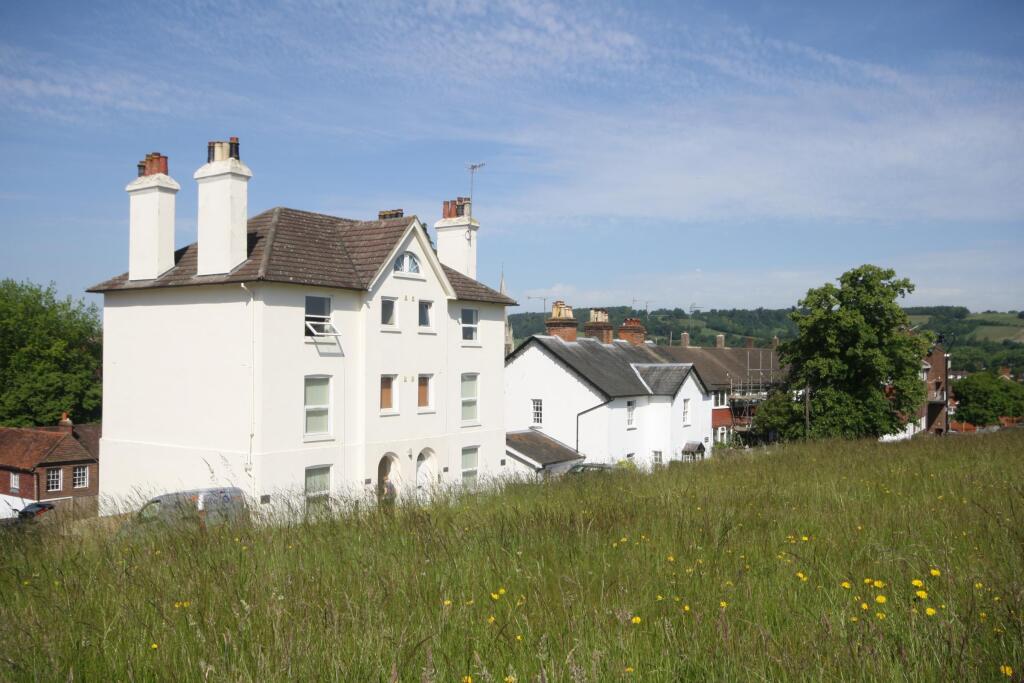 1 bed 1st Floor Flat for rent in Dorking. From White & Sons - Dorking