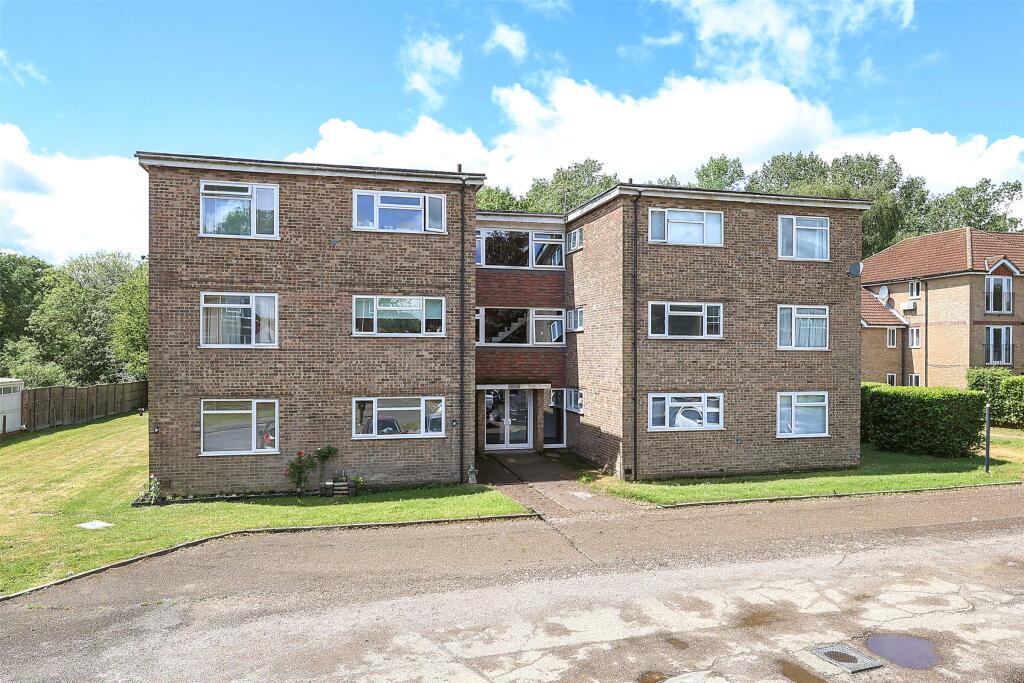 1 bed 1st Floor Flat for rent in Hookwood. From White & Sons - Dorking 1 bed 1st Floor Flat for rent in Hookwood. From White & Sons - Dorking