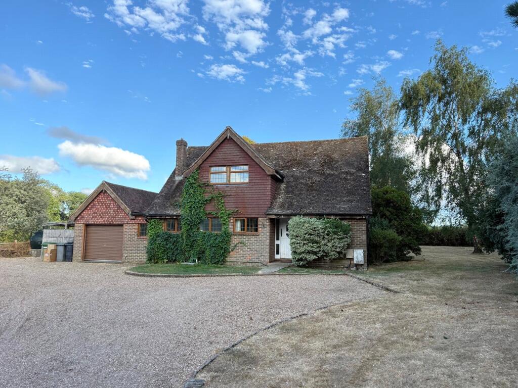 4 bed Detached for rent in Newdigate. From White & Sons - Dorking 4 bed Detached for rent in Newdigate. From White & Sons - Dorking