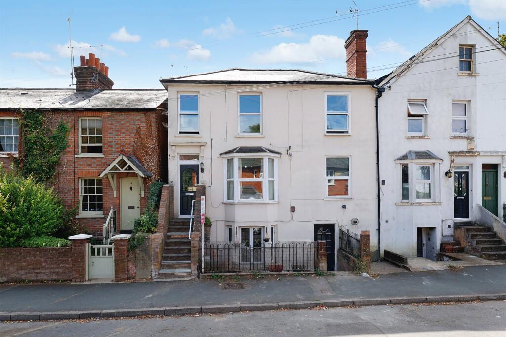 1 bed 1st Floor Flat for rent in Dorking. From White & Sons - Dorking