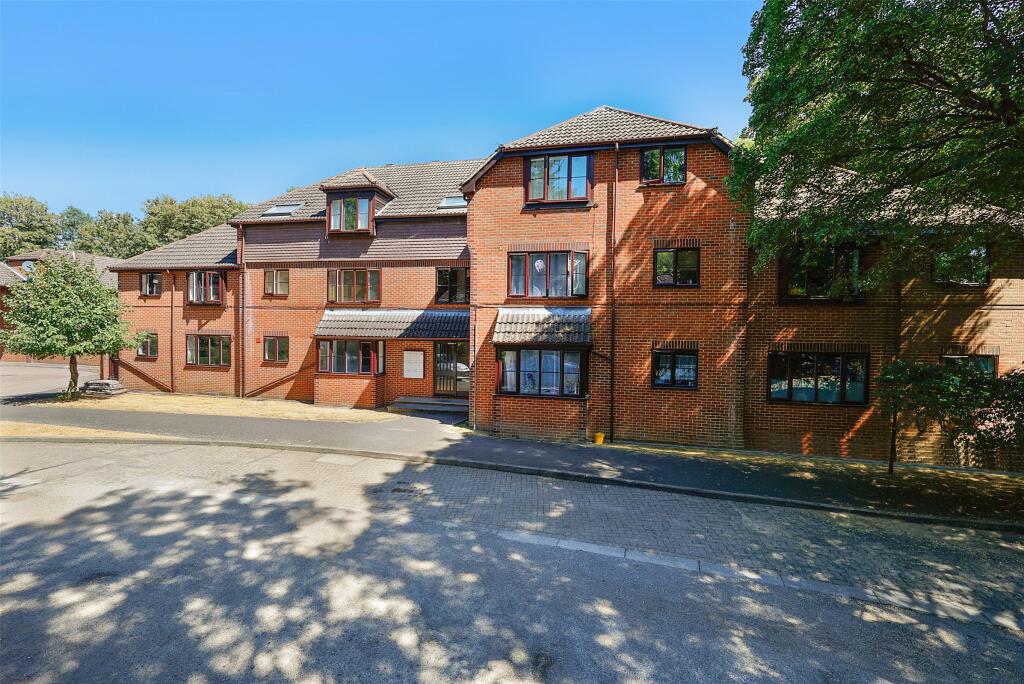2 bed 1st Floor Flat for rent in Dorking. From White & Sons - Dorking