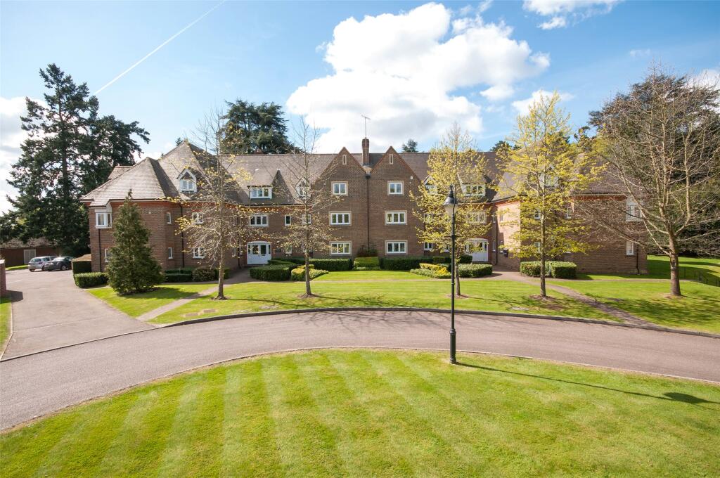 3 bed Apartment for rent in Dorking. From White & Sons - Dorking