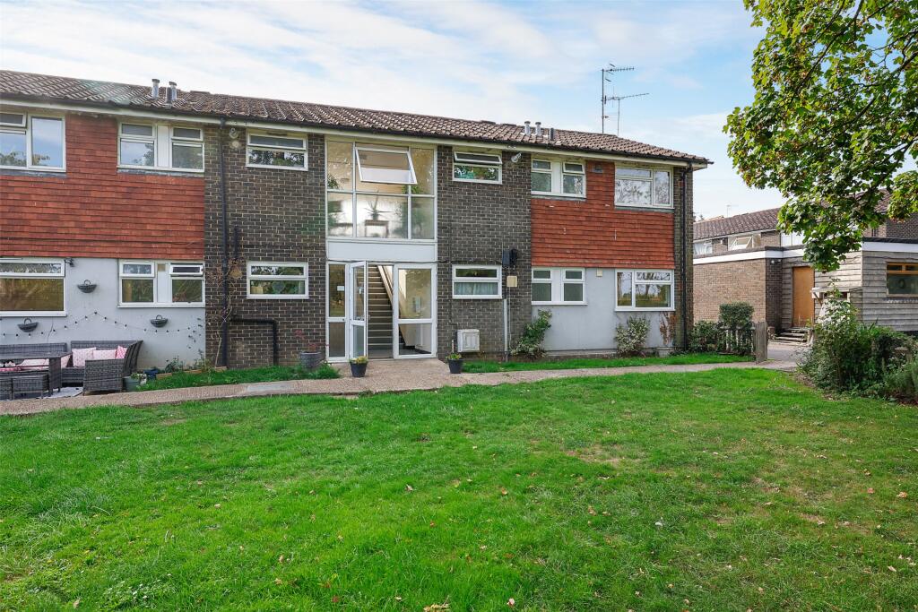 1 bed 1st Floor Flat for rent in Newdigate. From White & Sons - Dorking