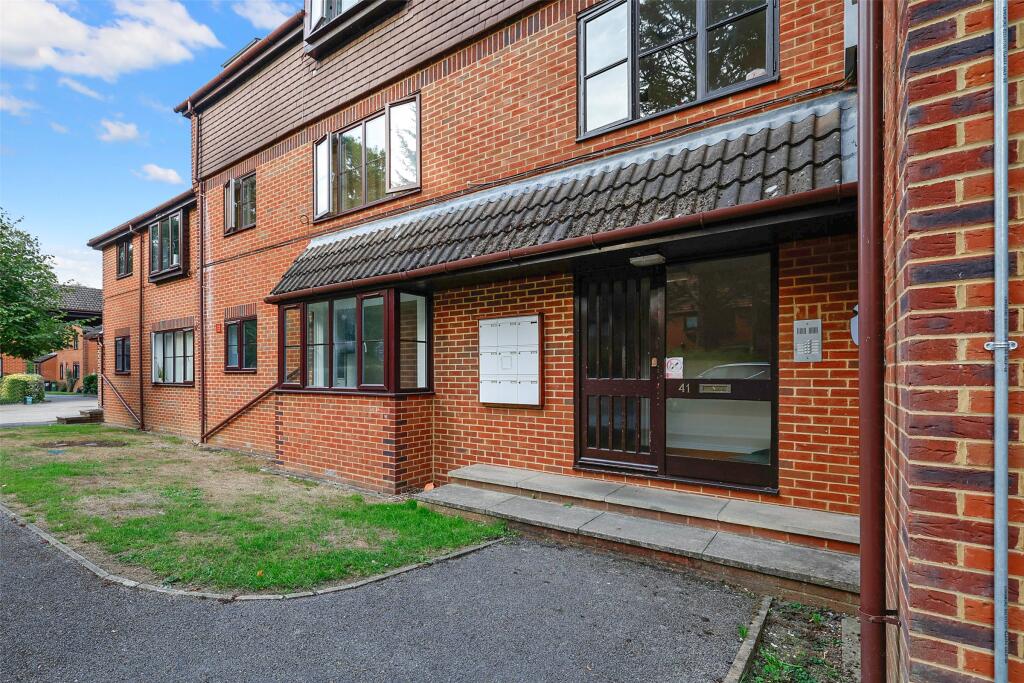 2 bed 1st Floor Flat for rent in Dorking. From White & Sons - Dorking