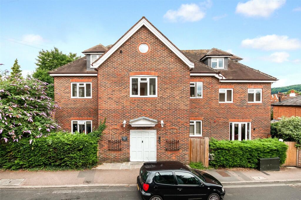 2 bed Apartment for rent in Dorking. From White & Sons - Dorking
